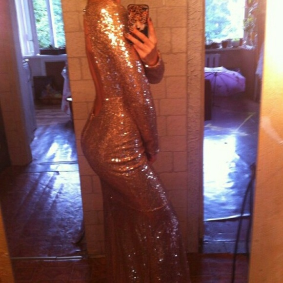 Backless Sequin Gold Gown - Picture 4 of 6
